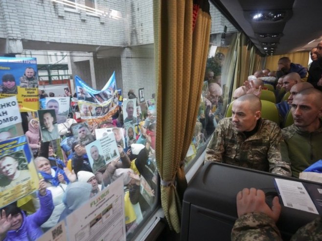 Ратни заробљеници (фото: EPA/STRINGER - илустрација) - 