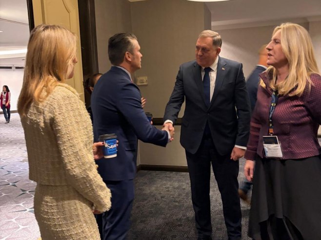 Делегација Српске са Хегсетом (Фото: x.com/MiloradDodik) - 