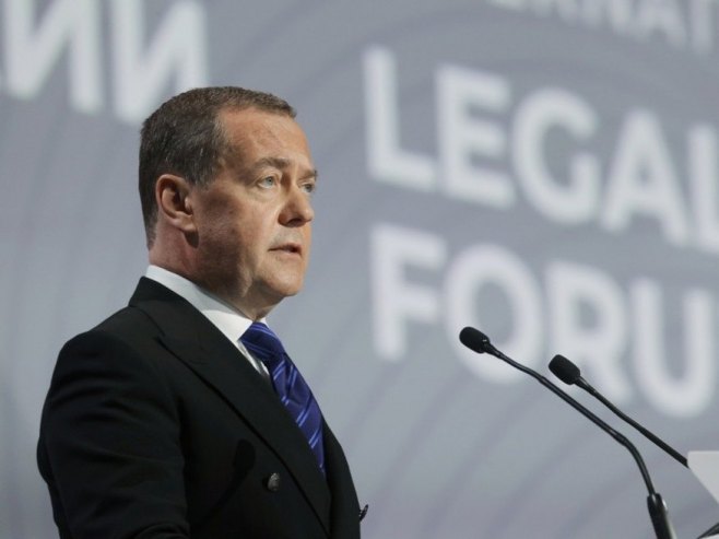 Дмитриј Медведев (Фото: EPA/EKATERINA SHTUKINA, илустрација) - 