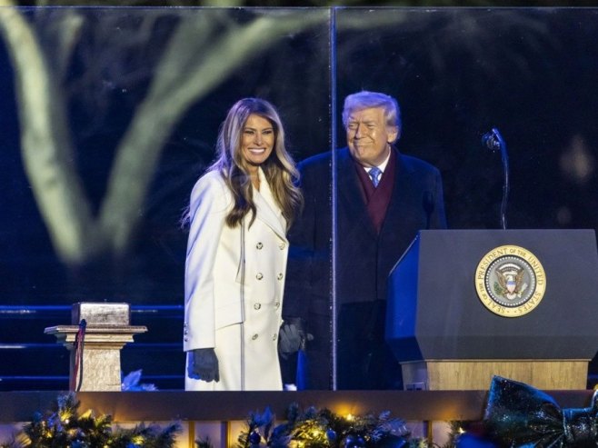 Меланија и Доналд Трамп (фото: архива - EPA/JIM LO SCALZO) - 