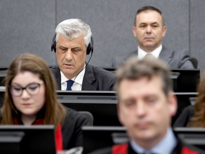 Хашим Тачи (фото: EPA/Koen van Weel) - 