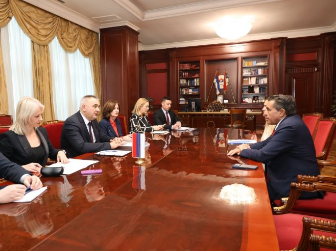 Минић и Замполи Минић и Замполи - Фото: ZIPAPHOTO/Borislav Zdrinja