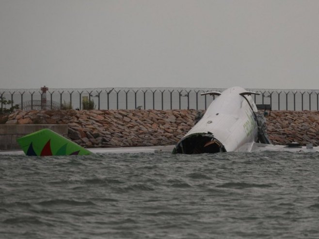 Пад авиона (Фото: EPA/MAY JAMES, илустрација) - 