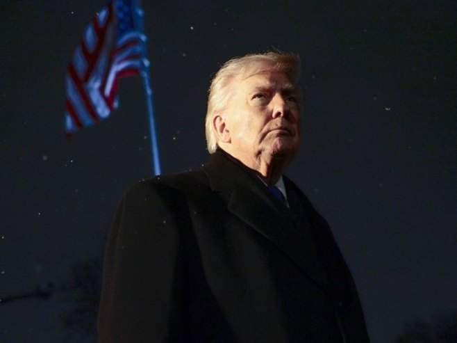 Доналд Трамп (фото: EPA/SHAWN THEW / POOL) - 