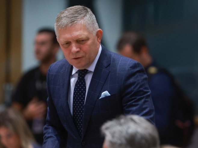 Роберт Фицо (фото: EPA/OLIVIER HOSLET) - 