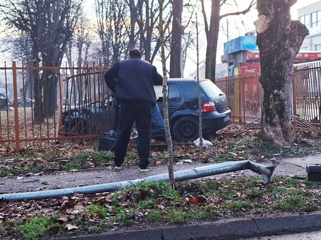 Саобраћајна незгода у бањалучком насељу Росуље - Фото: РТРС