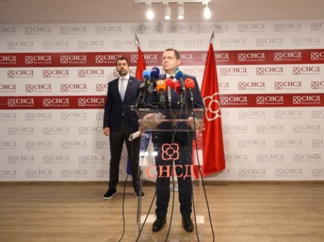 Радован Ковачевић и Игор Додик на конференција за новинаре - Фото: ZIPAPHOTO/Borislav Zdrinja