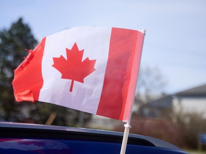 Канада застава (фото: EPA/ERIC REID) - 
