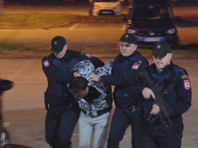 Ухапшен у акцији "Блок" спроведен у Окружно јавно тужилаштво Ухапшен у акцији "Блок" спроведен у Окружно јавно тужилаштво - Фото: РТРС