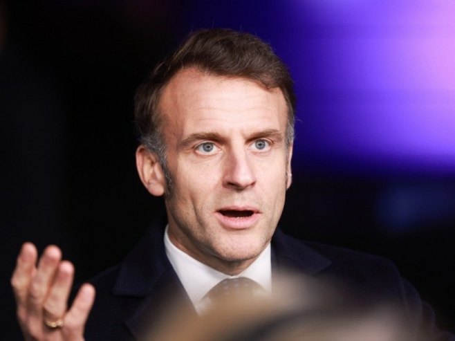 Емануел Макрон (фото: EPA/OLIVIER HOSLET) - 