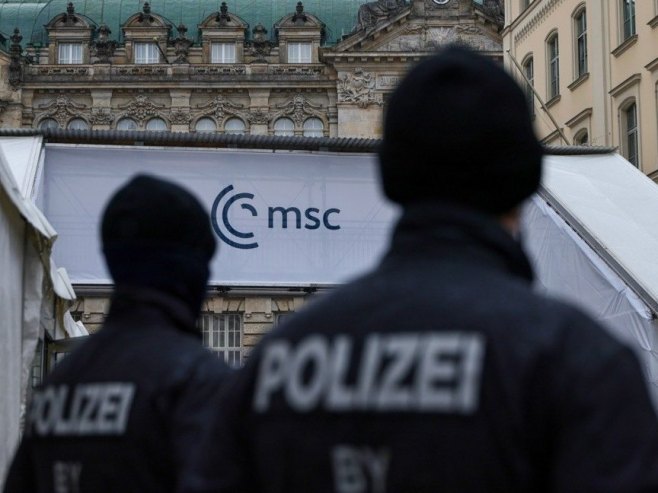 Минхен (фото: EPA/RONALD WITTEK) - 