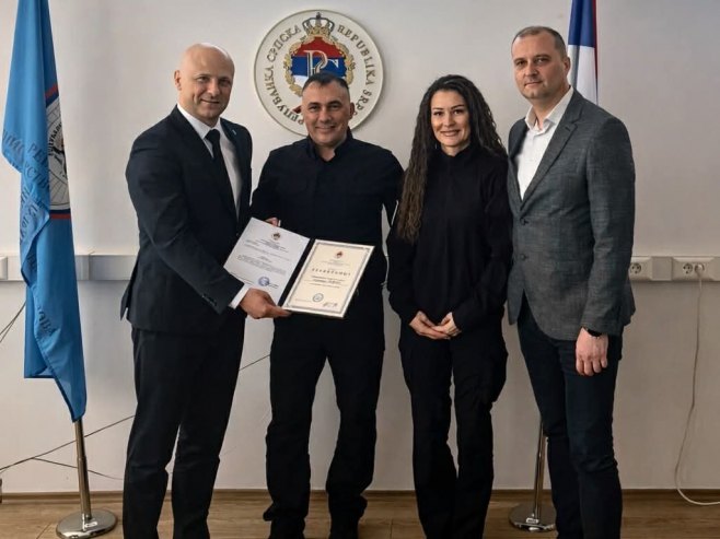 Уручење захвалница - Фото: Уступљена фотографија