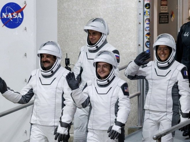 12. посада НАСА-е (Фото: EPA/CRISTOBAL HERRERA-ULASHKEVICH) - 