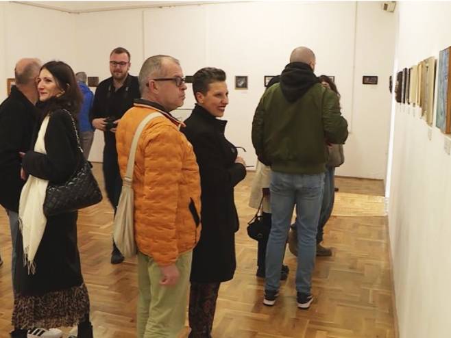 Требиње - Изложба "Мали формат" - Фото: РТРС