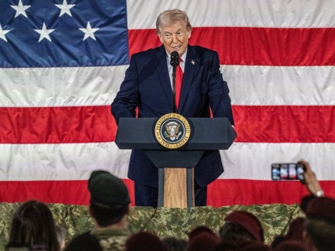 Доналд Трамп (фото: EPA/STAN GILLILAND) - 