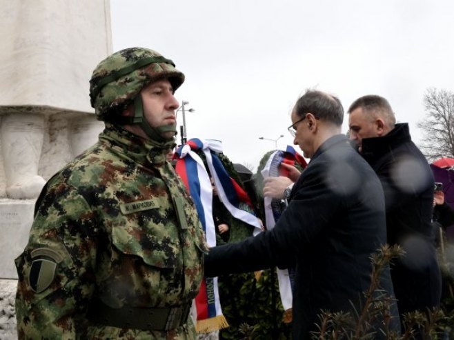 Саво Минић Ђуро Мацут полажу вијенце у Орашцу (ФОТО: FOTO TANJUG/ Vlada Republike Srbije/ Slobodan Miljević/ bg) - 