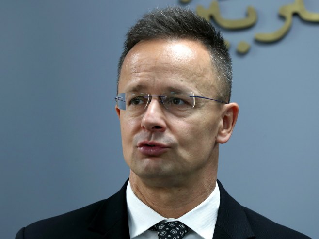 Петер Сијарто (Фото: EPA/WAEL HAMZEH ) - 