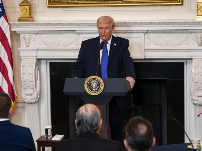 Доналд Трамп (Фото: EPA/BONNIE CASH/POOL) - 