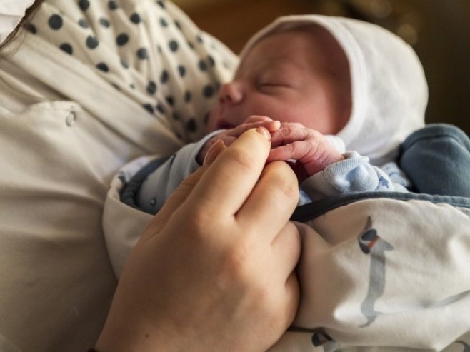 Беба (Фото: EPA/Marton Monus HUNGARY OUT/илустрација) - 