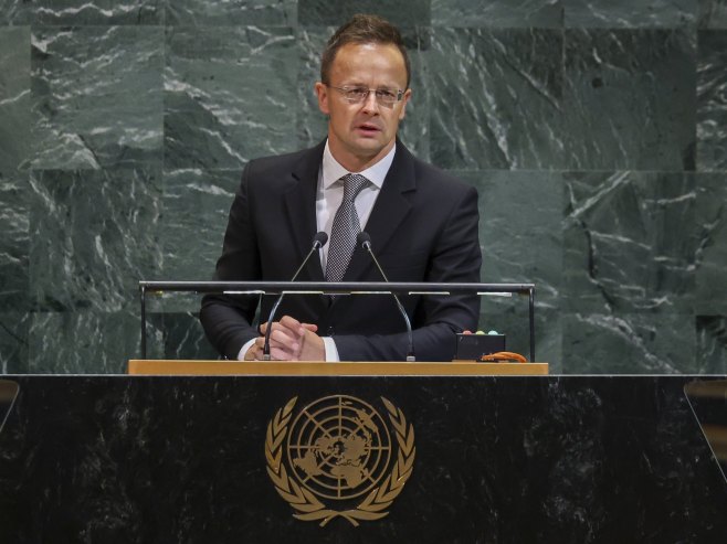 Петер Сијарто (Фото: EPA/SARAH YENESEL) - 