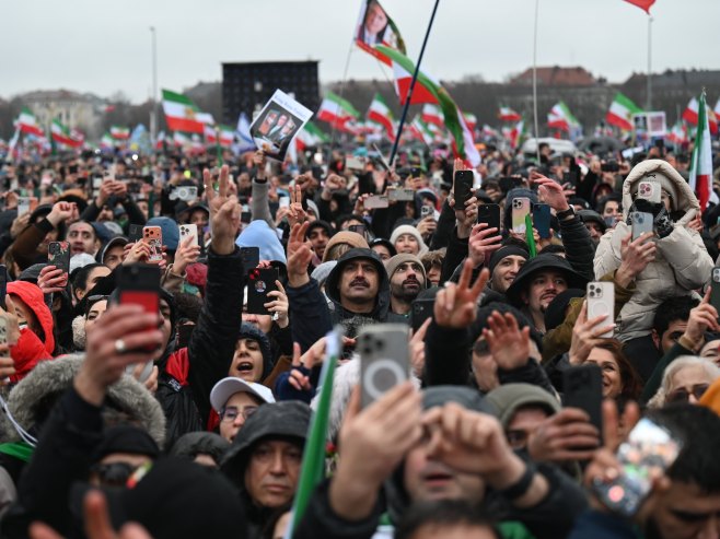 Протести у Ирану (Фото: EPA/FARIHA FAROOQUI) - 