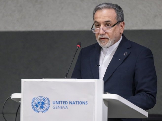 Абас Аракчи (фото: EPA/MARTIAL TREZZINI) - 