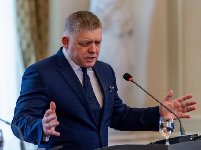 Роберт Фицо (Фото: EPA/DOMINIKA KORTVELYESIOVA илустрација) Роберт Фицо (Фото: EPA/DOMINIKA KORTVELYESIOVA илустрација) -