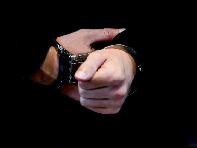 Хапшење (Фото: EPA/FILIP SINGER, илустрација) - 