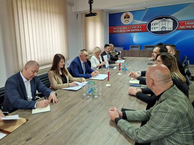 Минић са начелником општине Рибник - Фото: РТРС
