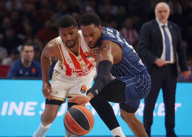 Звезда-Ефес (Фото: EPA/ANDREJ CUKIC) - 