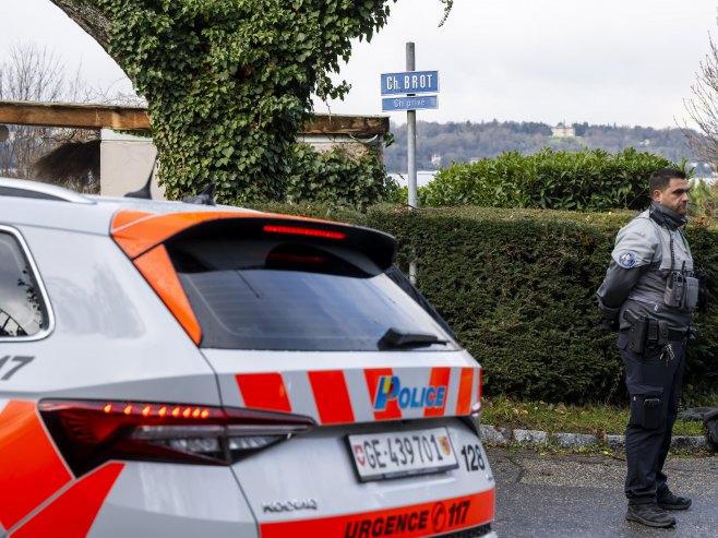 Полиција у Женеви (Фото: EPA/MARTIAL TREZZINI) - 