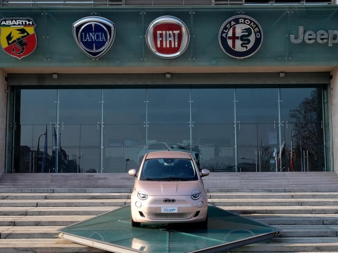 "Стелантис" (Фото: EPA/ALESSANDRO DI MARCO) "Стелантис" (Фото: EPA/ALESSANDRO DI MARCO) -