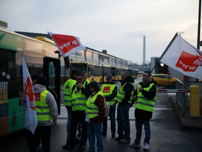 Њемачка - штрајк у јавном превозу (Фото: EPA/CLEMENS BILAN) - 