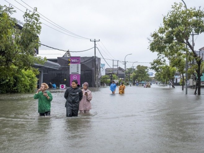 Поплаве на Балију (Фото: EPA/MADE NAGI) - 