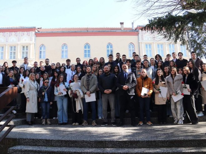 Дервента, потписани уговори о стипендирању - Фото: РТРС