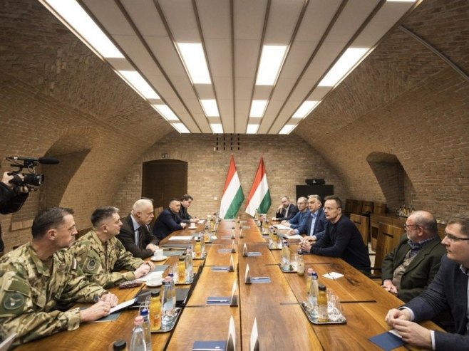 Орбан на састанку националног Савјета за одбрану (Фото: EPA/AKOS KAISER) Орбан на састанку националног Савјета за одбрану (Фото: EPA/AKOS KAISER) -