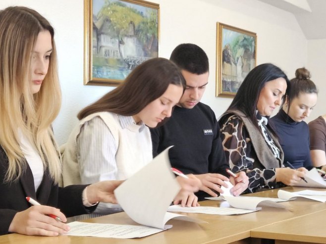 Стипендије у Језеру Стипендије у Језеру - Фото: РТРС