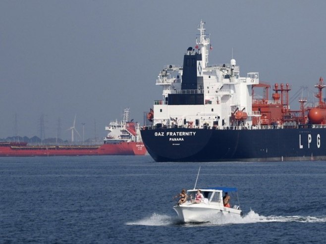 Ормуски мореуз (Фото: EPA/GUILLAUME HORCAJUELO) - 