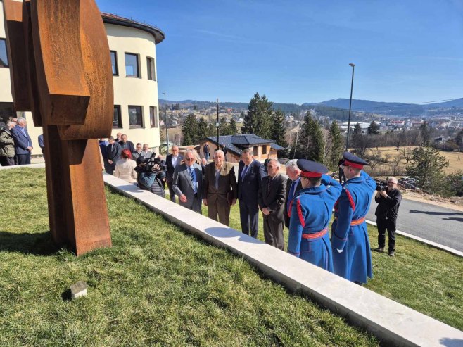 Полагање вијенаца Полагање вијенаца - Фото: РТРС