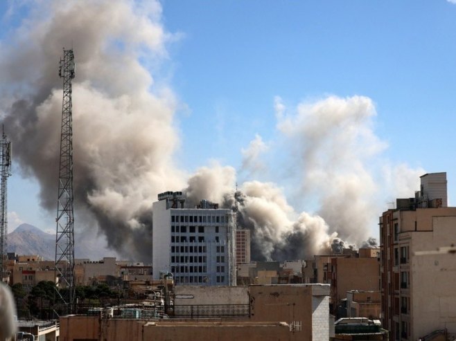 Техеран (фото: EPA/ABEDIN TAHERKENAREH) Техеран (фото: EPA/ABEDIN TAHERKENAREH) -