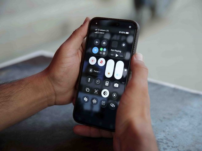 Телефон (Фото: EPA/SAMIULLAH POPAL/илустрација) Телефон (Фото: EPA/SAMIULLAH POPAL/илустрација) -