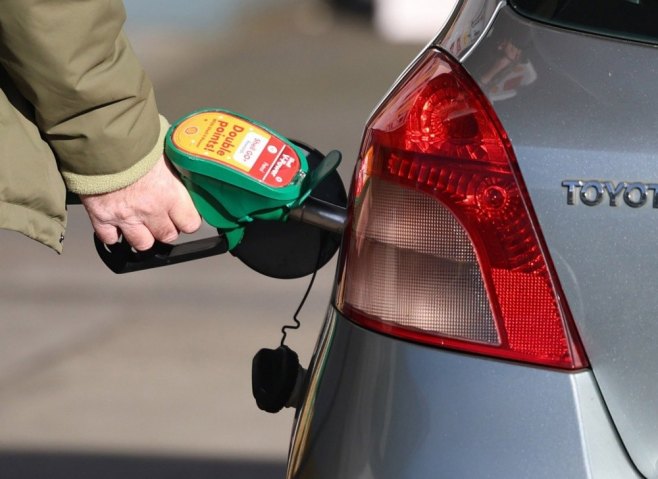 Цијене нафте (фото: EPA/NEIL HALL - илустрација) - 