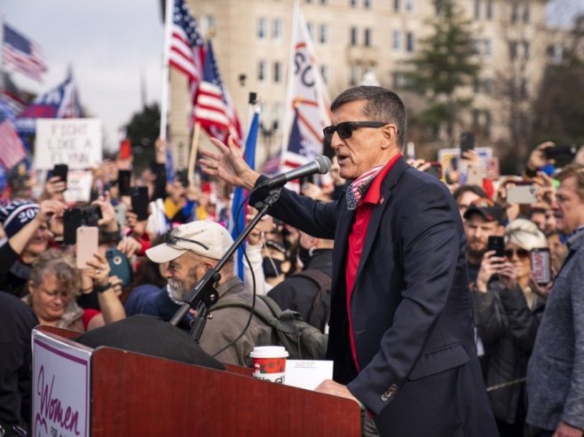 Мајкл Флин (фото: EPA/JIM LO SCALZO) Мајкл Флин (фото: EPA/JIM LO SCALZO) -