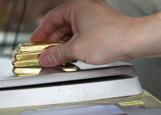 Злато (Фото: EPA/RUNGROJ YONGRIT/илустрација) - 