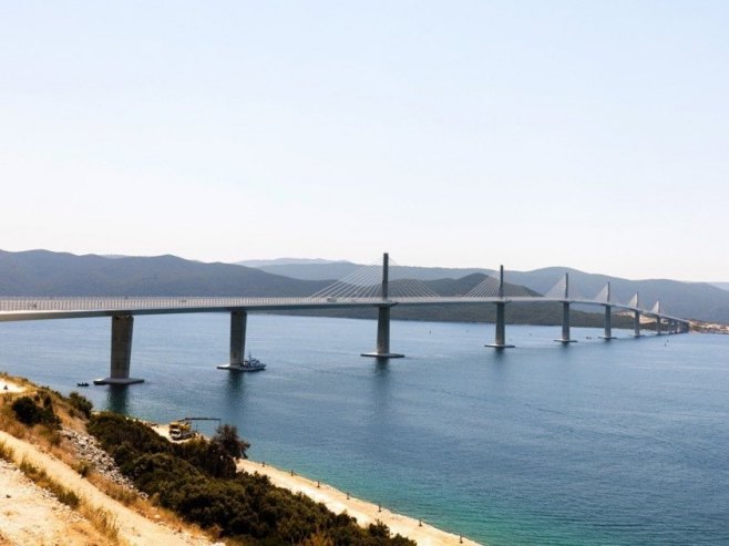 Хрватске цесте потврдиле пукотине на Пељешком мосту, али тврде да нису опасне