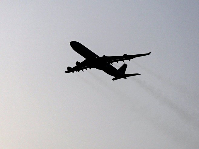 Акције авио-компанија падају док путници покушавају да напусте Блиски исток