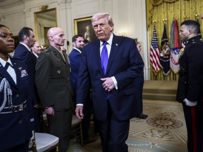 Трамп: Амерички ратни бродови пратиће танкере у Ормуском мореузу