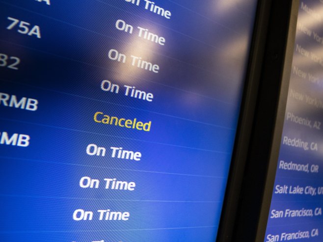 Отказан лет (Фото:  EPA/ETIENNE LAURENT) - 