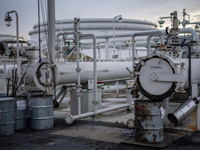 Нафта (фото: EPA/MARTIN DIVISEK - илустрација) - 