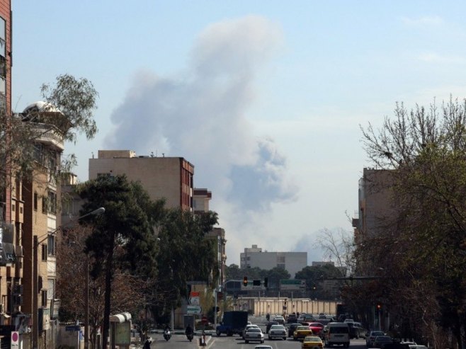 Техеран (Фото: EPA/ABEDIN TAHERKENAREH) - 